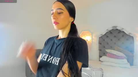 Snapshot of valentina_ross_ chatting on 11, 6, 2026 Valentina online show from 11, 6, 2026