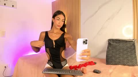 valentinaliux_ online show from 22, 4, 2026