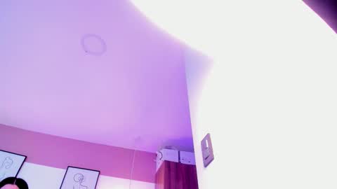 Mia  online show from 23, 11, 2025