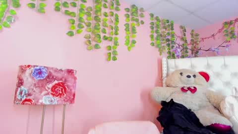 Snapshot of valentinee_xo chatting on 16, 6, 2026 valentinee_xo online show from 16, 6, 2026