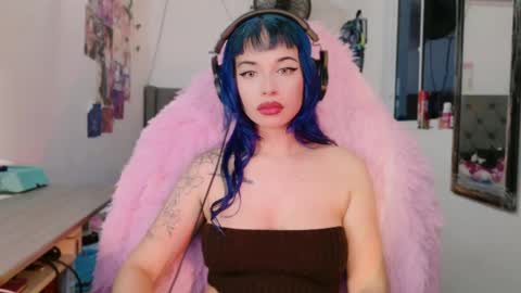 Snapshot of valentinna_5 chatting on 4, 12, 2025 Danielle Please help me to reach 300 thumbs up online show from 4, 12, 2025