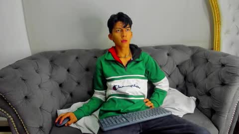 valentino lux online show from 2, 12, 2025