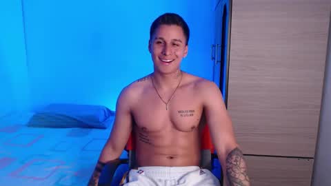 Snapshot of valentinosex_1 chatting on 18, 10, 2025 VALENTINO online show from 18, 10, 2025