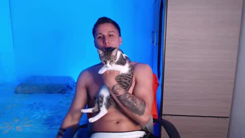 Snapshot of valentinosex_1 chatting on 28, 10, 2025 VALENTINO online show from 28, 10, 2025