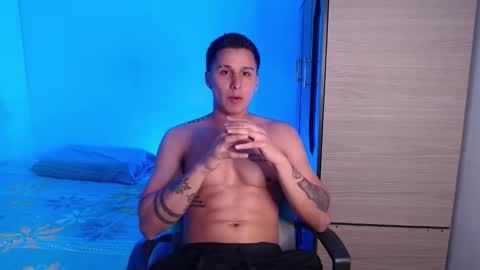 Snapshot of valentinosex_1 chatting on 30, 10, 2025 VALENTINO online show from 30, 10, 2025
