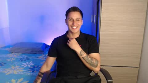 Snapshot of valentinosex_1 chatting on 31, 10, 2025 VALENTINO online show from 31, 10, 2025