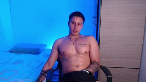 Snapshot of valentinosex_1 chatting on 19, 11, 2025 VALENTINO online show from 19, 11, 2025