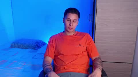 Snapshot of valentinosex_1 chatting on 21, 12, 2025 VALENTINO online show from 21, 12, 2025