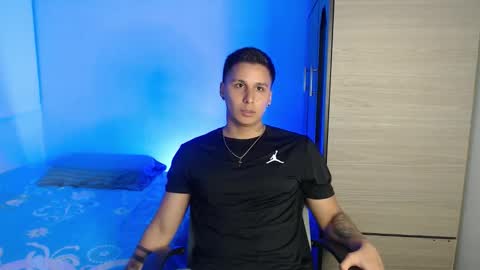 Snapshot of valentinosex_1 chatting on 5, 1, 2026 VALENTINO online show from 5, 1, 2026