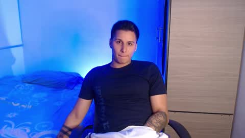 Snapshot of valentinosex_1 chatting on 11, 1, 2026 VALENTINO online show from 11, 1, 2026