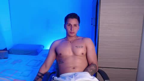 Snapshot of valentinosex_1 chatting on 1, 2, 2026 VALENTINO online show from 1, 2, 2026