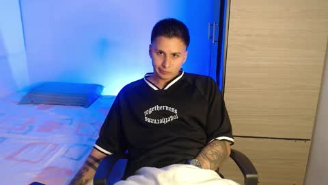 Snapshot of valentinosex_1 chatting on 1, 2, 2026 VALENTINO online show from 1, 2, 2026