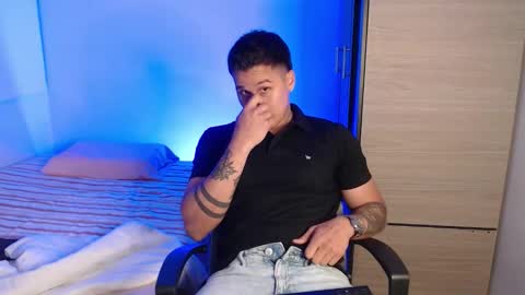 Snapshot of valentinosex_1 chatting on 19, 2, 2026 VALENTINO online show from 19, 2, 2026