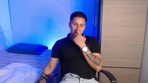 Snapshot of valentinosex_1 chatting on 25, 2, 2026 VALENTINO online show from 25, 2, 2026