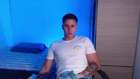 Snapshot of valentinosex_1 chatting on 1, 3, 2026 VALENTINO online show from 1, 3, 2026