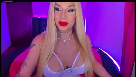 Snapshot of valeri_hilton chatting on 19, 12, 2025 valeri_hilton online show from 19, 12, 2025