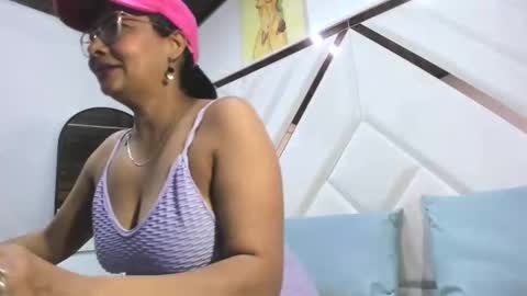 Snapshot of valeria_gil_ chatting on 29, 4, 2026 valeria_gil_ online show from 29, 4, 2026