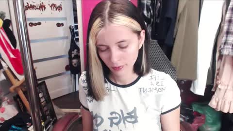 Snapshot of valeriaxkiss chatting on 22, 2, 2025 ValeriaXKiss online show from 22, 2, 2025