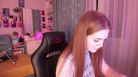Snapshot of valerie_cutee chatting on 8, 10, 2025 Lera online show from 8, 10, 2025