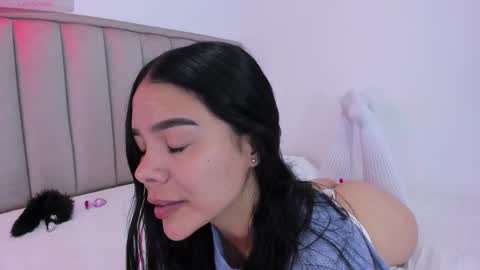 Snapshot of valery__nova chatting on 8, 10, 2025 Cris online show from 8, 10, 2025