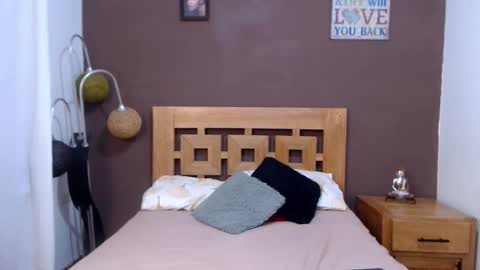 Snapshot of valesantodomingo chatting on 12, 11, 2025 Sofia online show from 12, 11, 2025