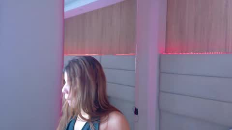 Snapshot of valeswift chatting on 25, 11, 2025 Vale online show from 25, 11, 2025