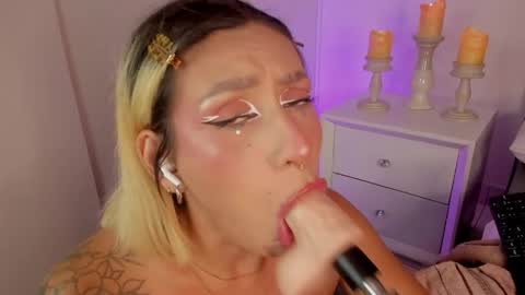 Snapshot of valka_doll chatting on 19, 5, 2026 valka_doll online show from 19, 5, 2026