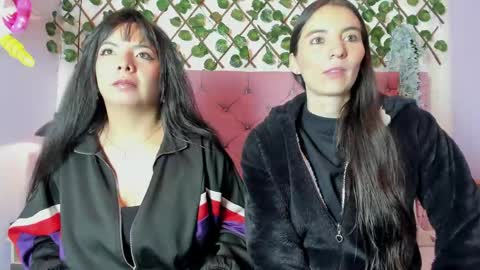 Snapshot of valkiria_and_dione chatting on 4, 5, 2026 Valkiria and Dione online show from 4, 5, 2026