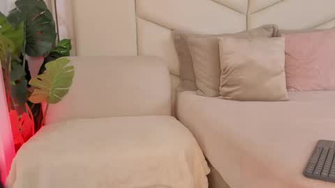 Snapshot of valky_bes chatting on 7, 6, 2026 ValkyBes online show from 7, 6, 2026