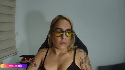 Snapshot of valkyriarose chatting on 10, 11, 2025 Isis online show from 10, 11, 2025