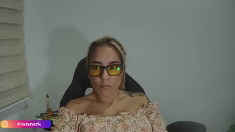 Snapshot of valkyriarose chatting on 23, 11, 2025 Isis online show from 23, 11, 2025