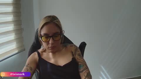 Snapshot of valkyriarose chatting on 27, 11, 2025 Isis online show from 27, 11, 2025