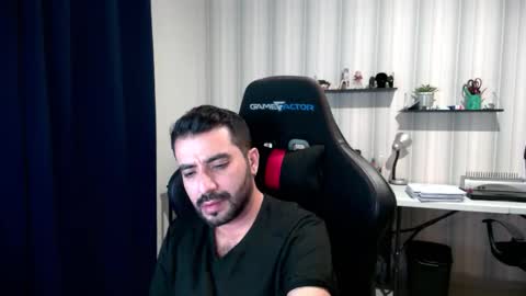 Snapshot of vallartamexi chatting on 28, 10, 2025 Roberto Carlos online show from 28, 10, 2025