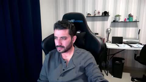 Snapshot of vallartamexi chatting on 8, 11, 2025 Roberto Carlos online show from 8, 11, 2025