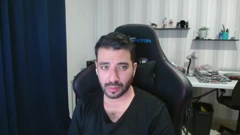 Snapshot of vallartamexi chatting on 16, 11, 2025 Roberto Carlos online show from 16, 11, 2025