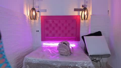 Vallolet Peach  online show from 7, 2, 2025