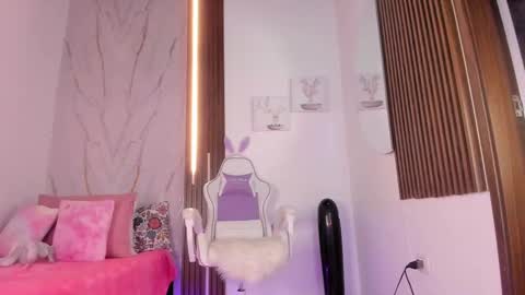 Vallolet Peach  online show from 25, 9, 2025