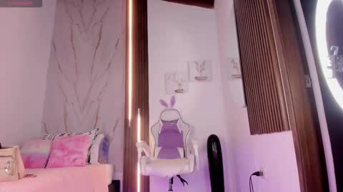 Vallolet Peach  online show from 4, 11, 2025