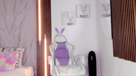 Vallolet Peach  online show from 23, 11, 2025