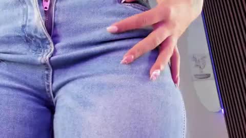 Vallolet Peach  online show from 3, 2, 2026