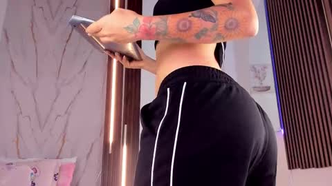 Vallolet Peach  online show from 7, 2, 2026