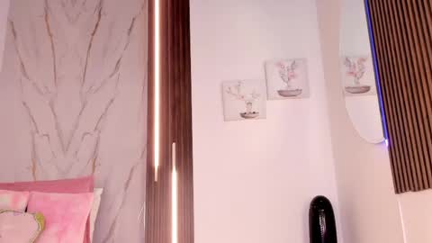 Vallolet Peach  online show from 26, 4, 2026