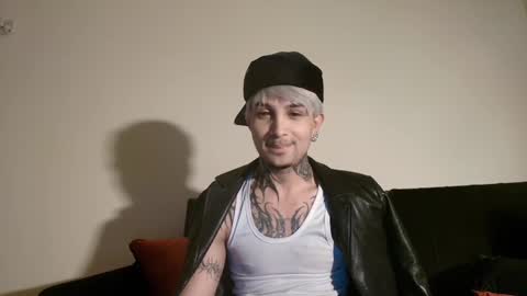 david guzman i model independenthelp me with a thumbs up online show from 4, 3, 2025