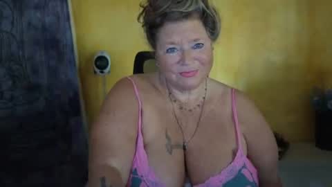 vampwoman online show from 25, 7, 2026