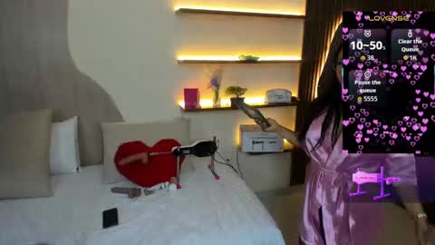 V A N E  online show from 19, 9, 2025