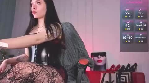 Snapshot of vanessa_ives chatting on 28, 9, 2025 Vanessa online show from 28, 9, 2025