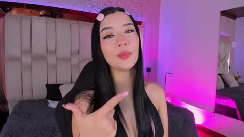 Snapshot of vanessaduval chatting on 11, 11, 2025 vanessaduval online show from 11, 11, 2025