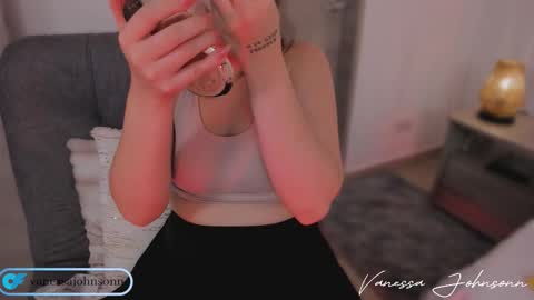 vanessajohnsonn online show from 14, 10, 2025