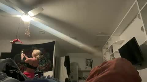 vanessaluvs2play online show from 22, 4, 2026