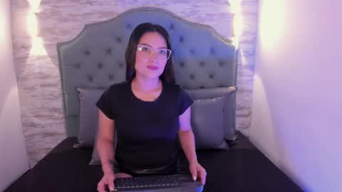 vanessamirren online show from 9, 10, 2025